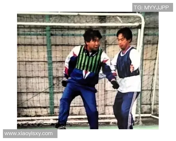 足球赛场上的六边形球星揭秘他们如何成为全能型选手的背后故事